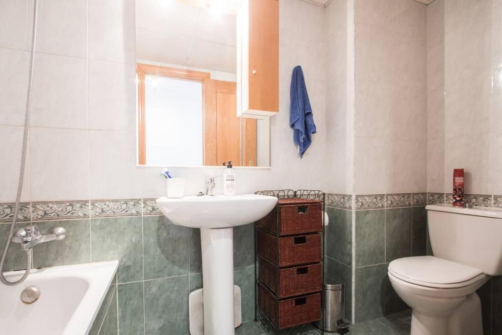 Central Market Guestrooms Аликанте Экстерьер фото